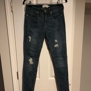 Kendall & Kylie new blue distressed jeans size 27